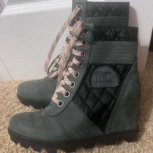 Sorel Grey Quilted Lexie Wedge Heeled Boot, Size 7
